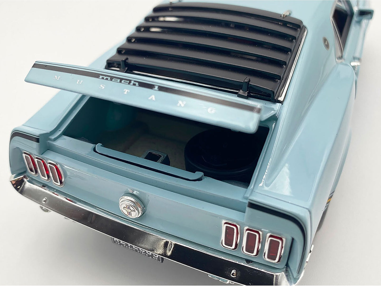 1969 Ford Mustang Mach 1 428 Cobra Jet 1/18 Scale Die cast Car A1801885