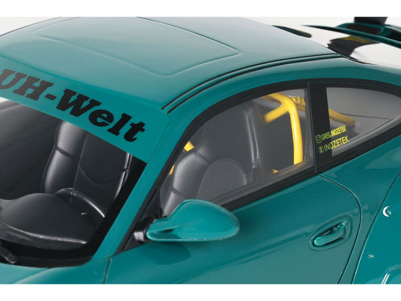 Teal car with 'UH-Welt' branding on the windshield