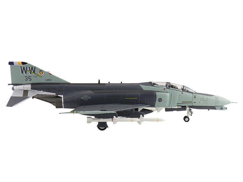 Model of a military jet aircraft on a white background