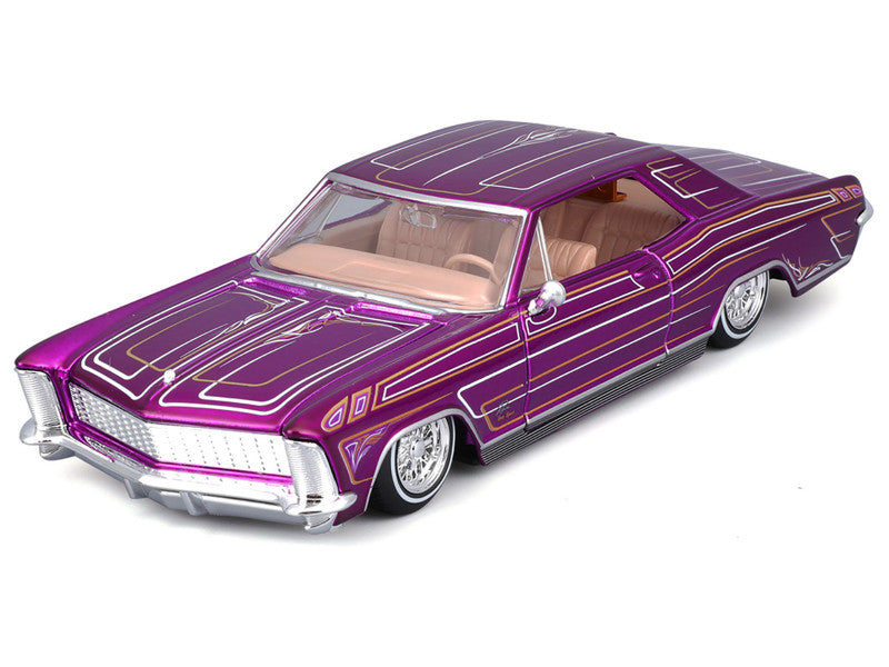 Model of a classic car with a purple and white color scheme on a white background