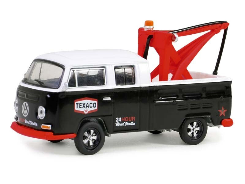Model of a tow truck with Texaco branding on a white background
